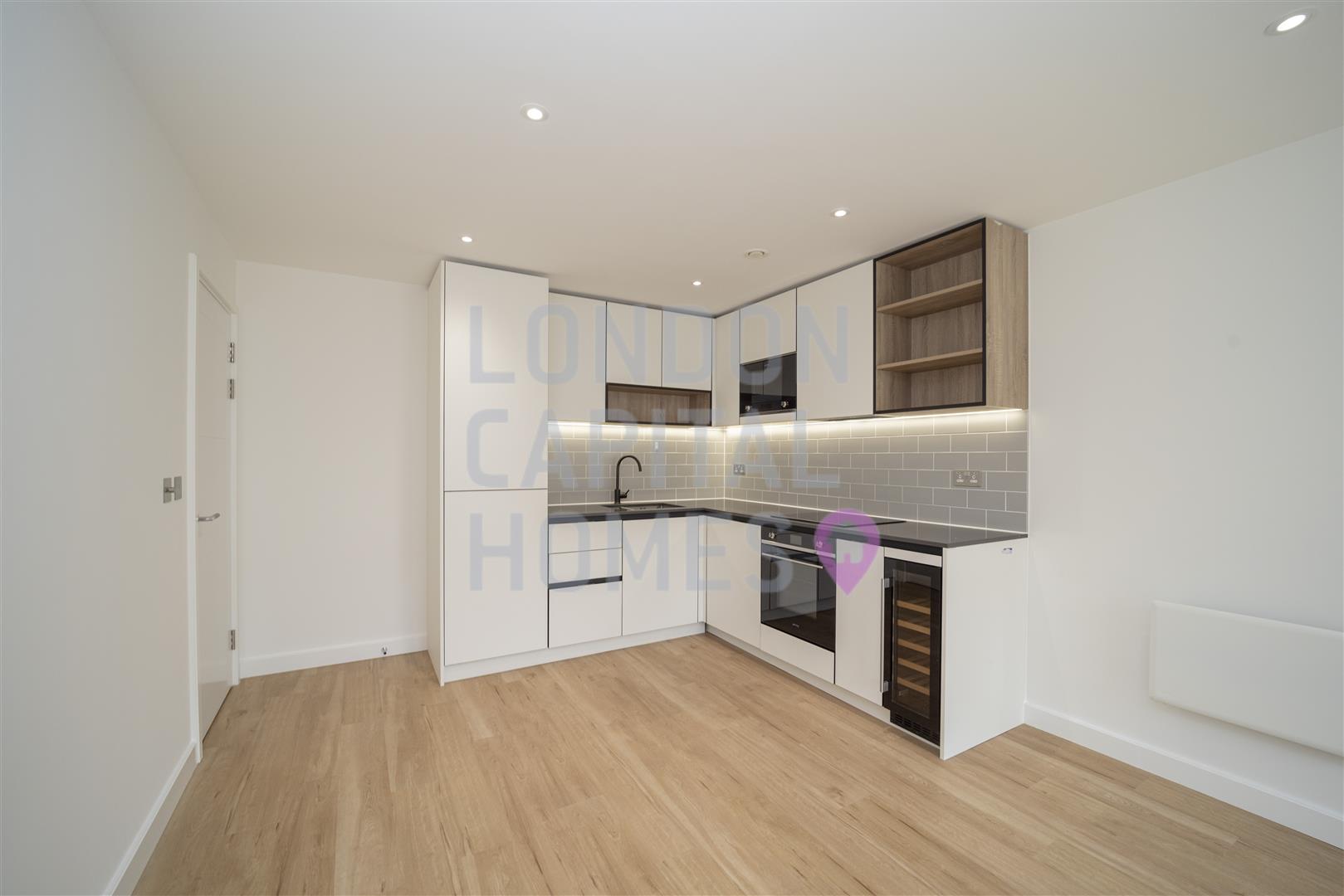 2 bed property in Fairbank House, 13 Beaufort Square, London